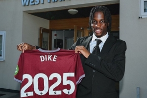 官方：17岁英格兰前锋蒂克与西汉姆签下首份职业合同