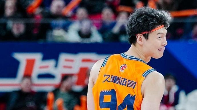 王哲林的32岁生日愿望：希望有一天，我们可以站上那个领奖台